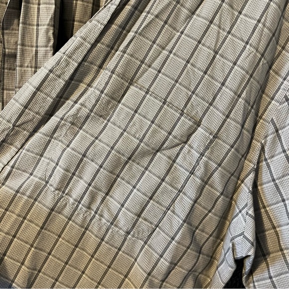 Gray Plaid Short Sleeve Button Down Collared Shirt, Size Large, Wrinkle Free - Picture 3 of 4